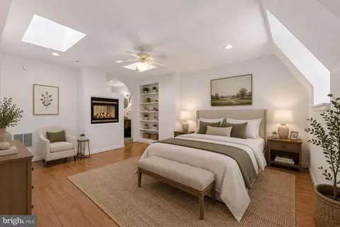 Bedroom - 916 E Capitol St NE, Washington, DC 20003 photo 5 of 10
