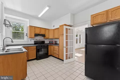 Kitchen - 916 E Capitol St NE, Washington, DC 20003 photo 4 of 8