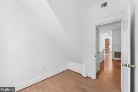 Entry Way - 916 E Capitol St NE, Washington, DC 20003 photo 5 of 8