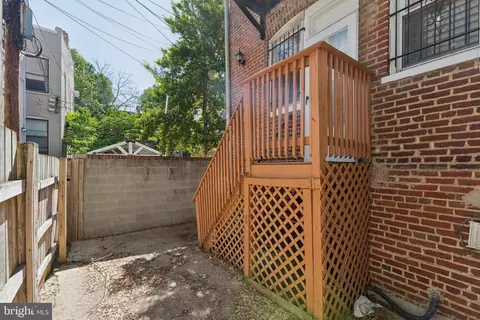 Exterior - 916 E Capitol St NE, Washington, DC 20003 photo 7 of 7