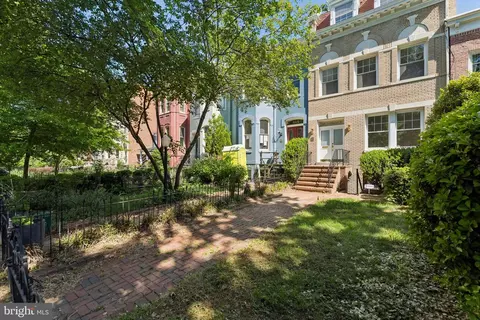 Exterior - 916 E Capitol St NE, Washington, DC 20003 photo 3 of 7