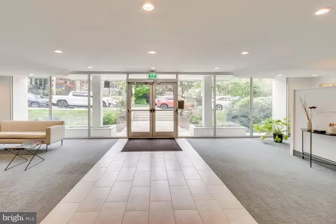 2710 Macomb St NW #303, Washington, DC 20008
