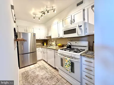 Kitchen - 1245 4th St SW #E800, Washington, DC 20024 photo 1 of 1