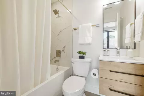 Bath - 2001 I St NE #10, Washington, DC 20002 photo 1 of 2
