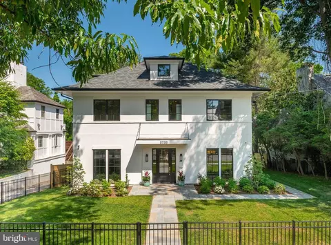 2733 Chesapeake St NW, Washington, DC 20008