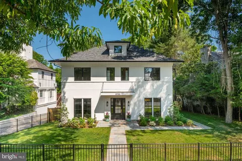 2733 Chesapeake St NW, Washington, DC 20008