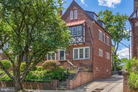 1706 Surrey Ln NW, Washington, DC 20007