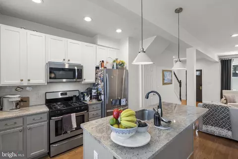 1712 M St NE, Washington, DC 20002