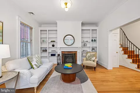 Living - 123 7th St NE, Washington, DC 20002 photo 2 of 4