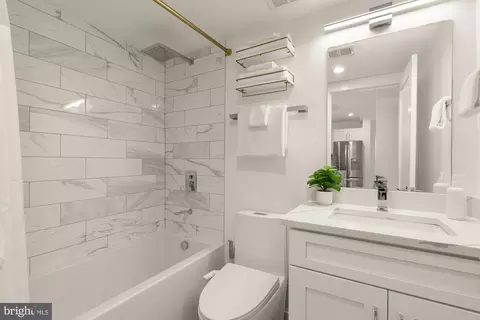 Bath - 1019 17th Pl NE #1, Washington, DC 20002 photo 2 of 2
