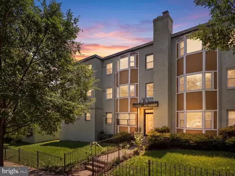 2835 Gainesville St SE #104, Washington, DC 20020