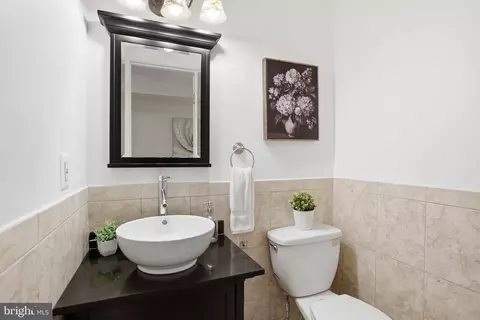 Bath - 2022 C St NE, Washington, DC 20002 photo 1 of 4