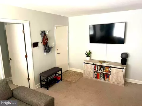 742 Brandywine St SE #202, Washington, DC 20032
