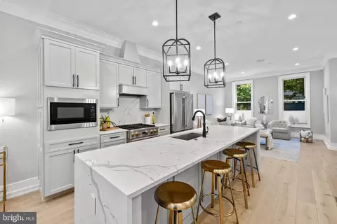 927 N Street St NW #ONE, Washington, DC 20001