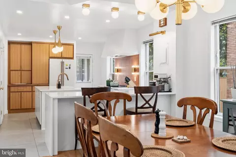 Dining - 230 11th St SE, Washington, DC 20003 photo 4 of 6