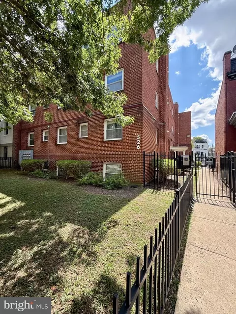 526 Kenyon St NW #201, Washington, DC 20010