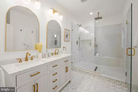 Bath - 16 Q St NE, Washington, DC 20002 photo 3 of 6
