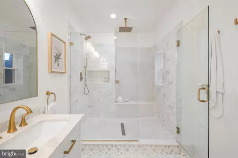 Bath - 16 Q St NE, Washington, DC 20002 photo 4 of 6