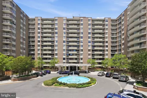 3001 Veazey Ter NW #923, Washington, DC 20008