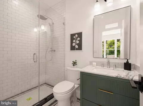 Bath - 1237 4th St NW #B, Washington, DC 20001 photo 4 of 5