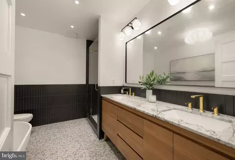 Bath - 1237 4th St NW #B, Washington, DC 20001 photo 1 of 5