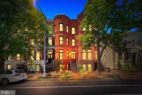 123 4th St SE, Washington, DC 20003
