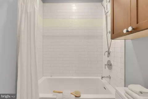 Bath - 1519 E Capitol St SE, Washington, DC 20003 photo 5 of 11