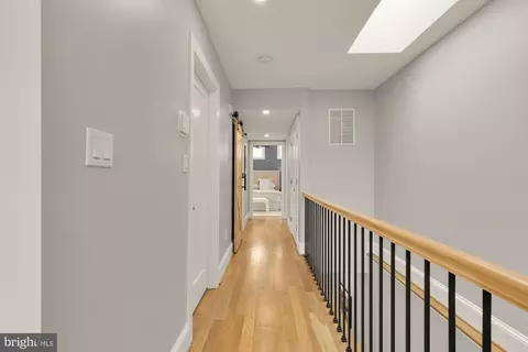 Entry Way - 1519 E Capitol St SE, Washington, DC 20003 photo 3 of 4