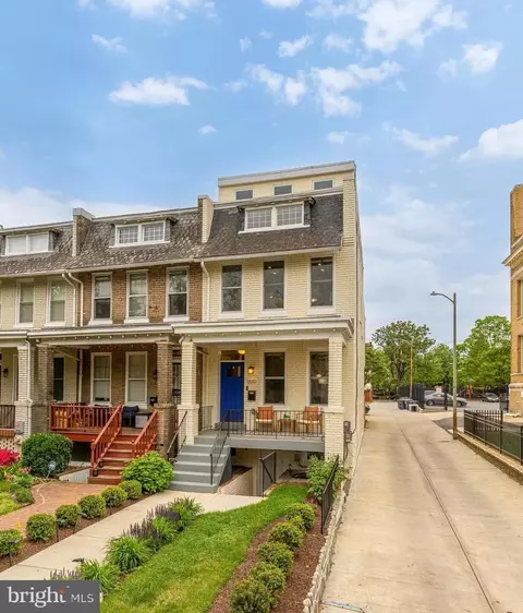 Exterior - 1519 E Capitol St SE, Washington, DC 20003 photo 2 of 11