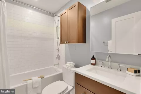 Bath - 1519 E Capitol St SE, Washington, DC 20003 photo 4 of 11