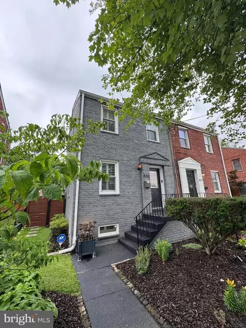 830 Delafield St NE, Washington, DC 20017