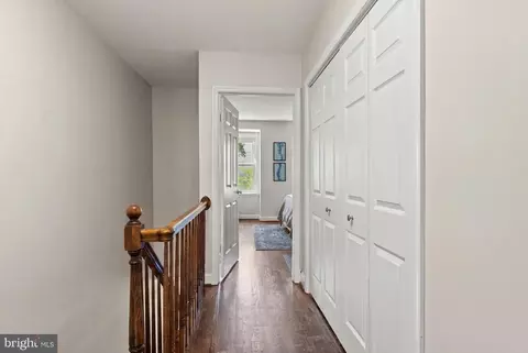 Entry Way - 2011 Hillyer Pl NW, Washington, DC 20009 photo 1 of 1