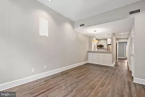 Living - 2011 Hillyer Pl NW, Washington, DC 20009 photo 3 of 4