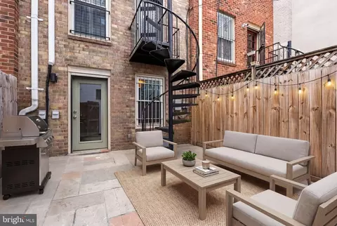 Exterior - 2011 Hillyer Pl NW, Washington, DC 20009 photo 2 of 3