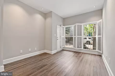 Living - 2011 Hillyer Pl NW, Washington, DC 20009 photo 4 of 4