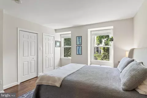 Bedroom - 2011 Hillyer Pl NW, Washington, DC 20009 photo 1 of 3