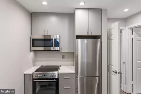 Kitchen - 2011 Hillyer Pl NW, Washington, DC 20009 photo 3 of 3