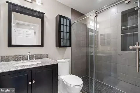 Bath - 2011 Hillyer Pl NW, Washington, DC 20009 photo 1 of 1