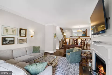 Living - 2011 Hillyer Pl NW, Washington, DC 20009 photo 1 of 4