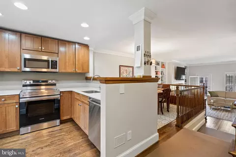 Kitchen - 2011 Hillyer Pl NW, Washington, DC 20009 photo 1 of 3