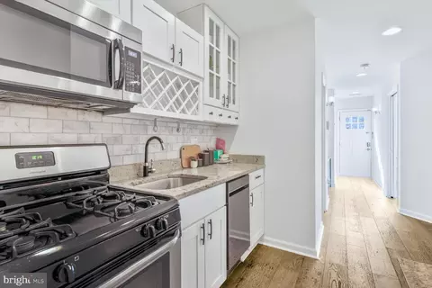 Entry Way - 1268 16th St NE, Washington, DC 20002 photo 3 of 3