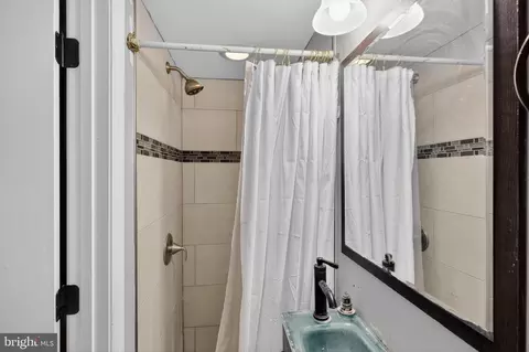 Bath - 627 Atlantic St SE, Washington, DC 20032 photo 2 of 3