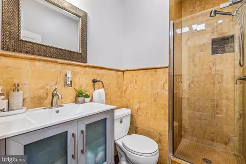 Bath - 502 G St NE, Washington, DC 20002 photo 1 of 5