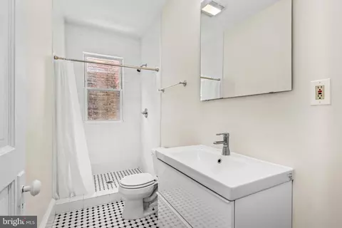Bath - 502 G St NE, Washington, DC 20002 photo 3 of 5
