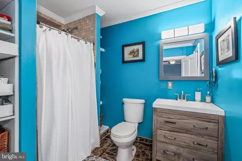 Bath - 502 G St NE, Washington, DC 20002 photo 2 of 5