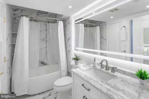 Bath - 915 E Street St NW #1105, Washington, DC 20004 photo 4 of 5