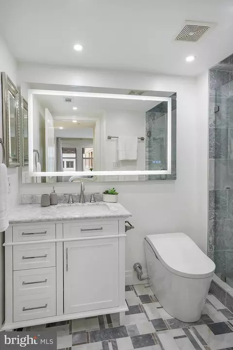 Bath - 915 E Street St NW #1105, Washington, DC 20004 photo 1 of 5