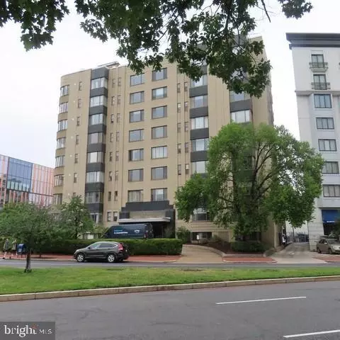 1 Scott Cir NW #419, Washington, DC 20036