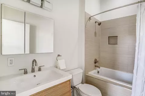 Bath - 2380 Champlain St NW #306, Washington, DC 20009 photo 1 of 2