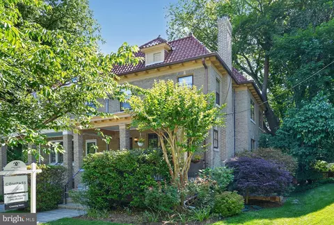 4225 37th St NW, Washington, DC 20008